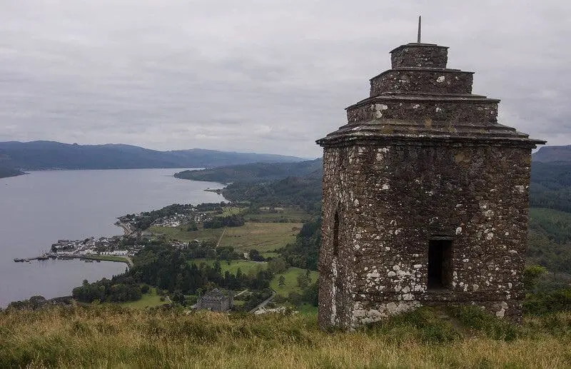 Dun Na Cuaiche watch tower, looking over Loch Fyne and Inveraray.