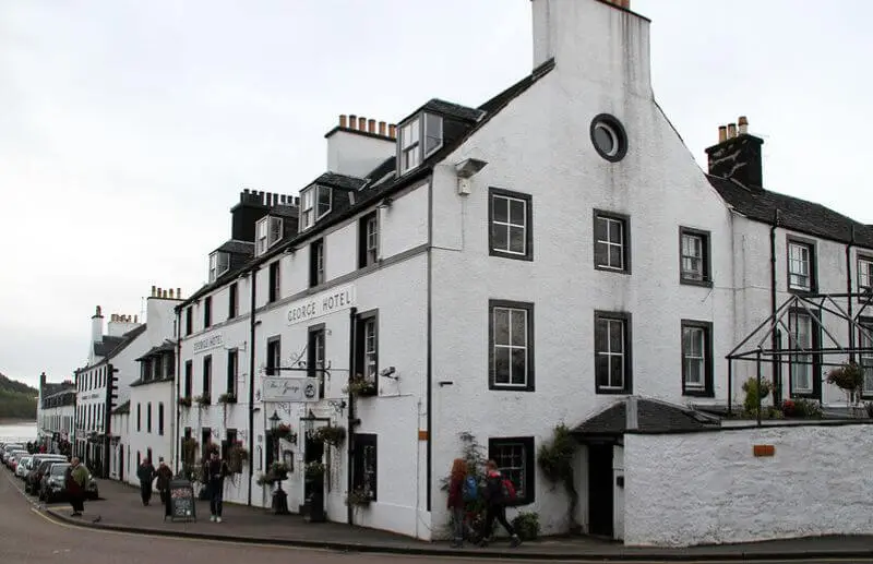 Side profile photograph of the George Hotel in Inveraray